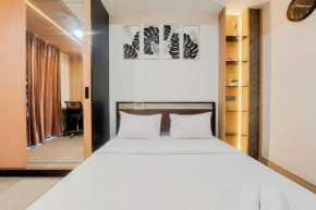 Restful and Cozy Stay Studio with Balcon at Collins Boulevard Apartment By Travelio